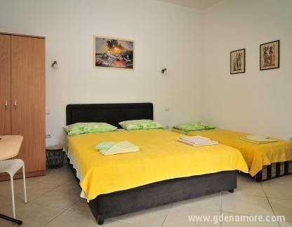 Apartmani Busola, Studio-gornji, privatni smeštaj u mestu Tivat, Crna Gora - 2 (2)